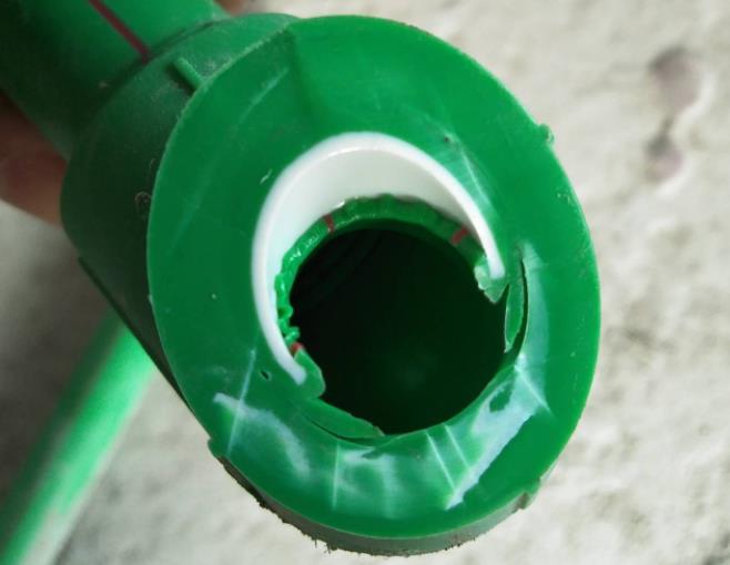 PPR沒(méi)有焊成雙眼皮會(huì)漏水嗎？截?cái)嗪笪艺痼@了！