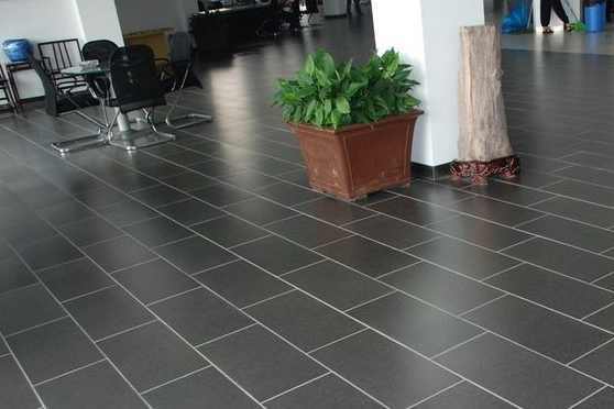 地暖上面鋪什么好？是選擇地板呢？還是瓷磚呢？